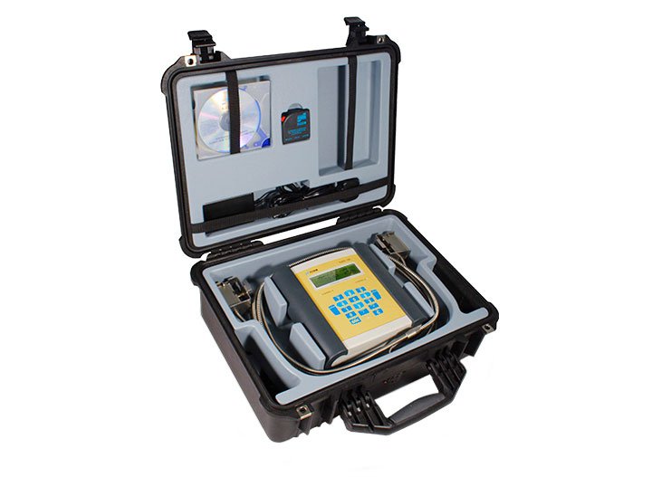 Fluxus Portable ultrasonic flowmeter for tubes and pipelines. Clearly arranged accessories in a robust case. 
