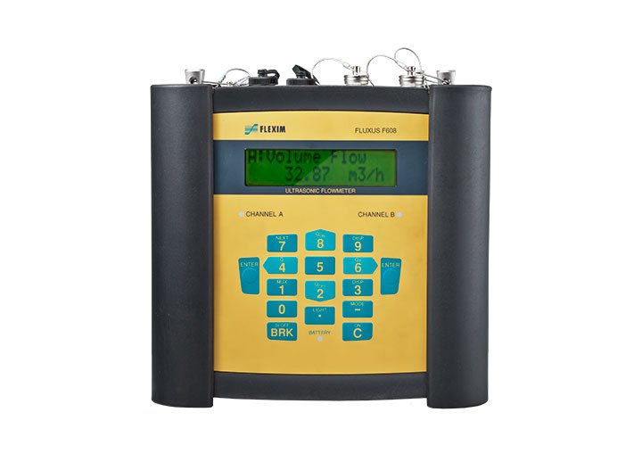 Fluxus Portable ultrasonic flowmeter for tubes and pipelines. Clearly arranged accessories in a robust case. 